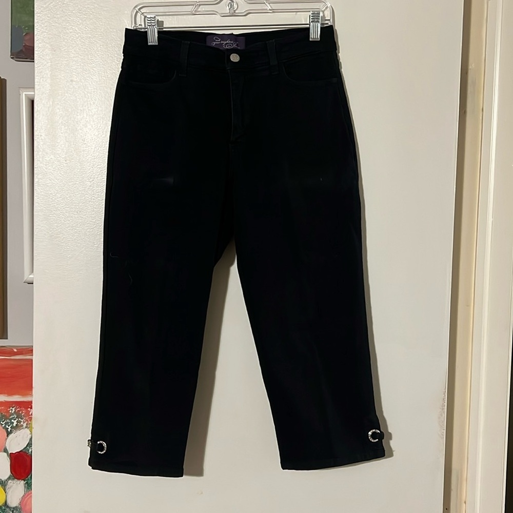 Not Your Daughters Jeans black cropped jeans w/lift tuck technology.